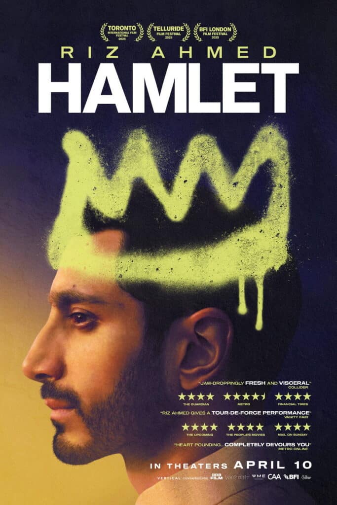 Hamlet: Riz Ahmed spricht Shakespeares Verse in einen Konzern hinein Poster