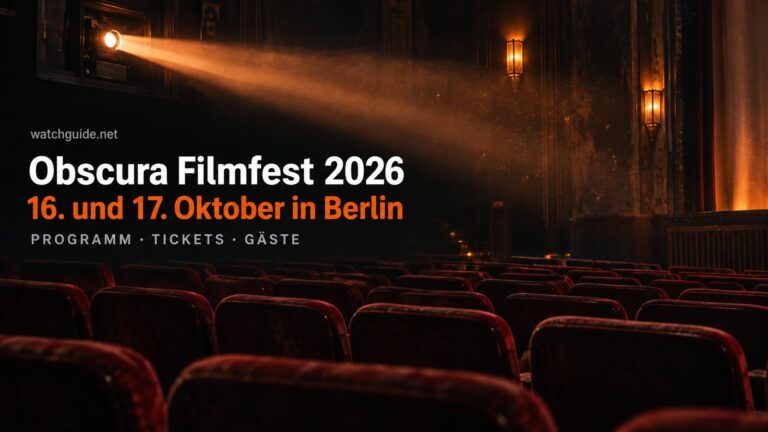 Leerer Kinosaal mit roten Samtsitzen, ein Projektorstrahl leuchtet orange durch den Dunst, dazu der Schriftzug Obscura Filmfest 2026, 16. und 17. Oktober in Berlin