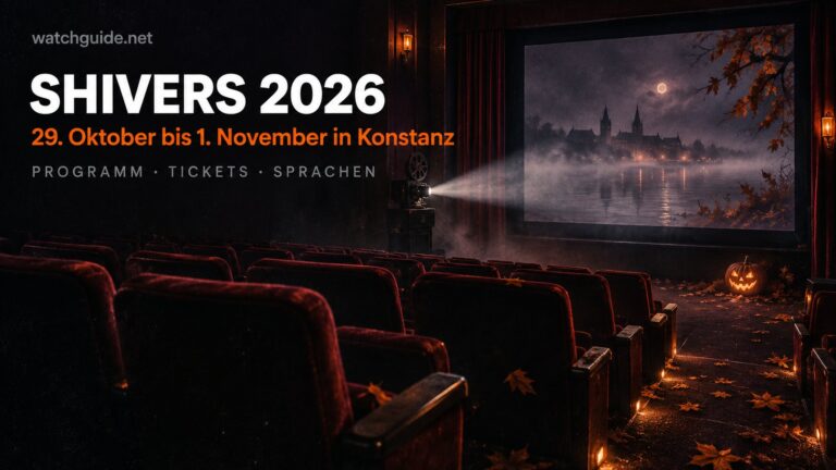 Kleiner Kinosaal mit roten Samtsitzen, Nebel vom See und ein orangefarbener Projektorstrahl, dazu der Schriftzug SHIVERS 2026, 29. Oktober bis 1. November in Konstanz